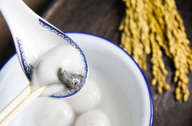 月從今夜圓，燈下祈萬福